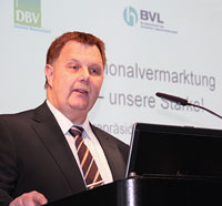 Jörg Müller am Rednerpult Jörg Müller am Rednerpult